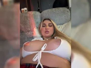Kotofeyka1  live sex cam
