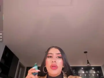 LeahLombardi  live sex cam