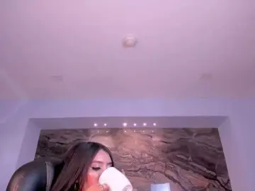 LeahLombardi  live sex cam