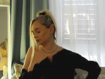 OrianaWade  live sex cam