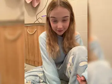 MeowMia  live sex cam