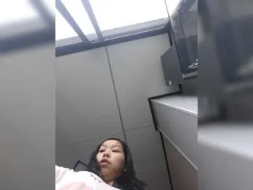 Selinababy99  live sex cam