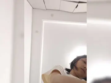 Selinababy99  live sex cam
