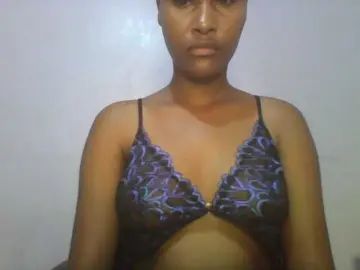 Sweet-boo  live sex cam