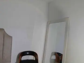 LiraRusso1  live sex cam