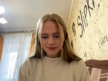 PriscillaLatham  live sex cam