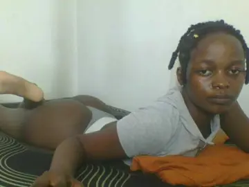 Squirtinglady  live sex cam