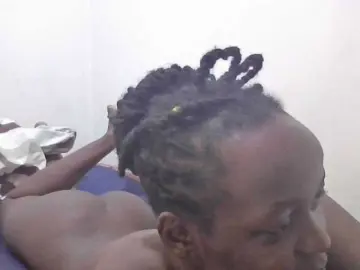 Squirtinglady  live sex cam