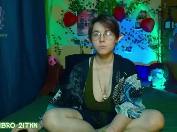 Tricky-Kitsune  live sex cam