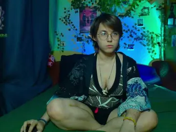 Tricky-Kitsune  live sex cam