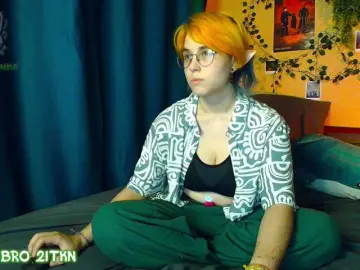 Tricky-Kitsune  live sex cam