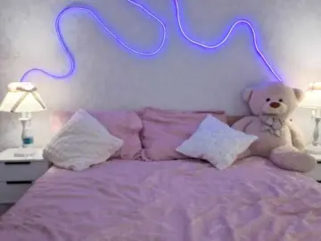 Kittysocutie  live sex cam