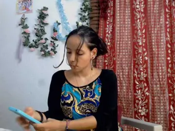 Kiaraleono  live sex cam