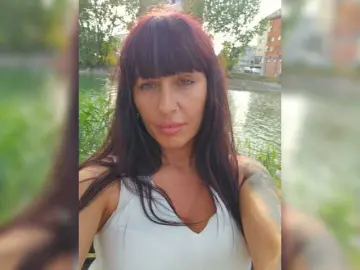 HOTbrunette69  live sex cam