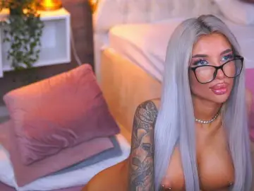 JuicyJessye  live sex cam