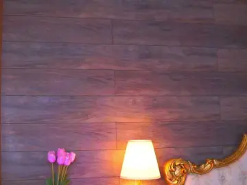 JuicyJessye  live sex cam