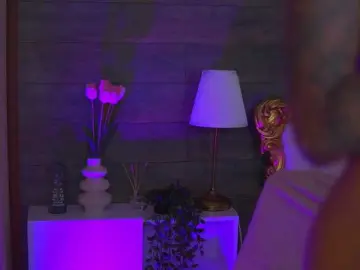 JuicyJessye  live sex cam