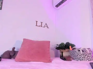 Lia-johnsonn  live sex cam