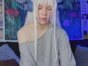 PeacchyPawss  live sex cam