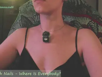 Eva-adamova  live sex cam