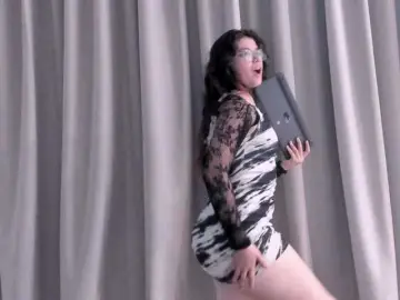 Valkiria-  live sex cam