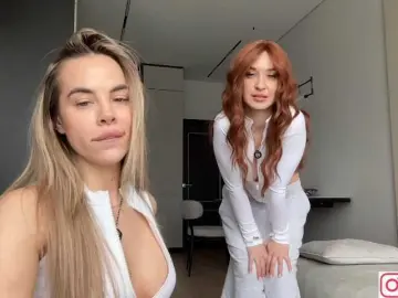 Diffgirls1-1  live sex cam