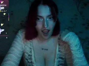 CloverEwings  live sex cam