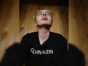 Kroshka-meow  live sex cam