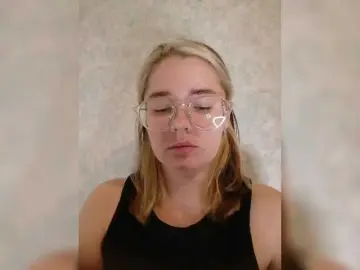 Kroshka-meow  live sex cam