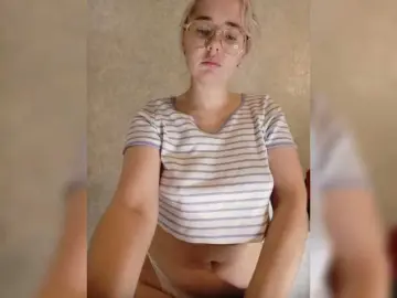 Kroshka-meow  live sex cam