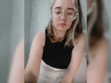 Kroshka-meow  live sex cam