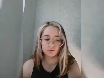 Kroshka-meow  live sex cam