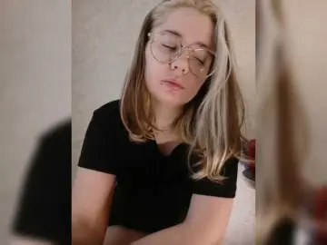 Kroshka-meow  live sex cam