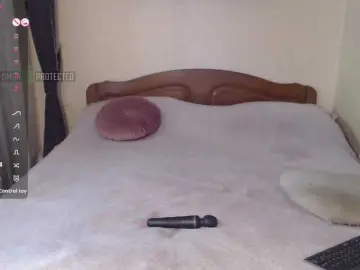 Mellannie8  live sex cam