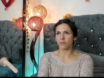 Daenerys-11  live sex cam