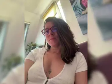 Christineswee  live sex cam