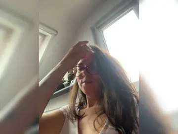 Christineswee  live sex cam