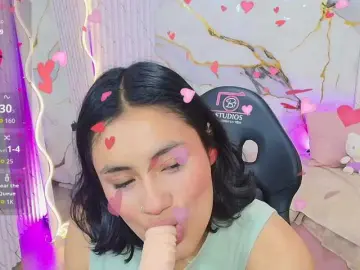 PEACHY-TAY  live sex cam