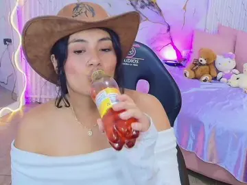 PEACHY-TAY  live sex cam