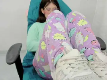 ZooeyBelair  live sex cam
