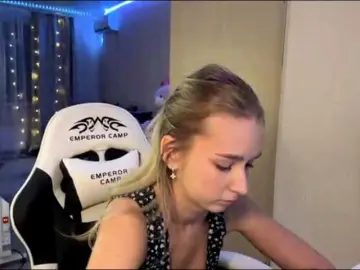 Emelinestrande  live sex cam