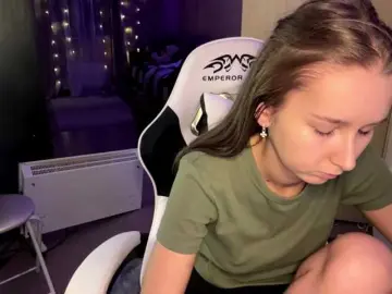 Emelinestrande  live sex cam