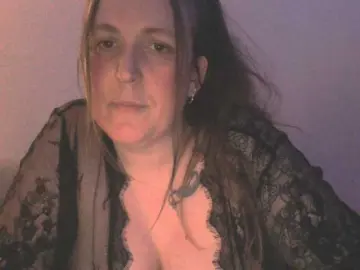 Harleyslut  live sex cam