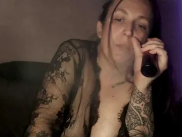Harleyslut  live sex cam