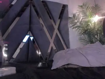 Strong-girl  live sex cam