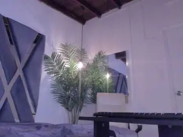 Strong-girl  live sex cam