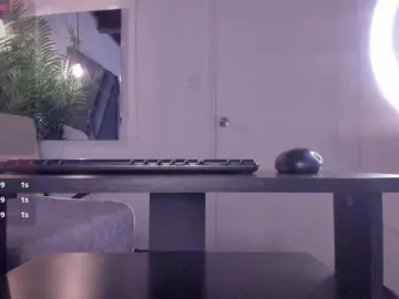 Strong-girl  live sex cam