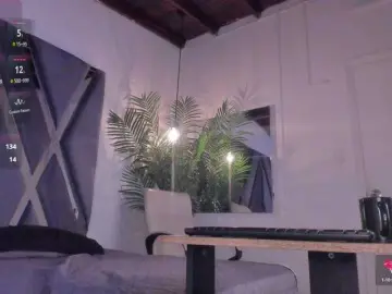 Strong-girl  live sex cam