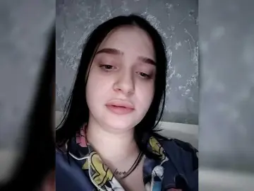 Aliska22  live sex cam