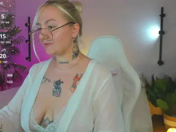 Debbie-Taylor  live sex cam